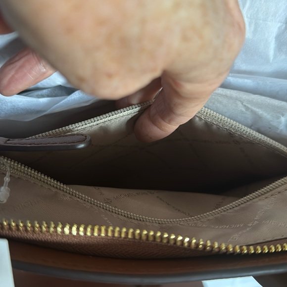 NWT Michael Kors Avril Tote - Picture 9 of 10